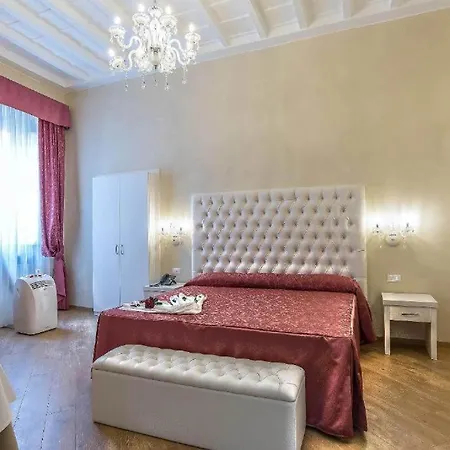 Trevi 4*