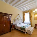 招待所 Trevi 4*